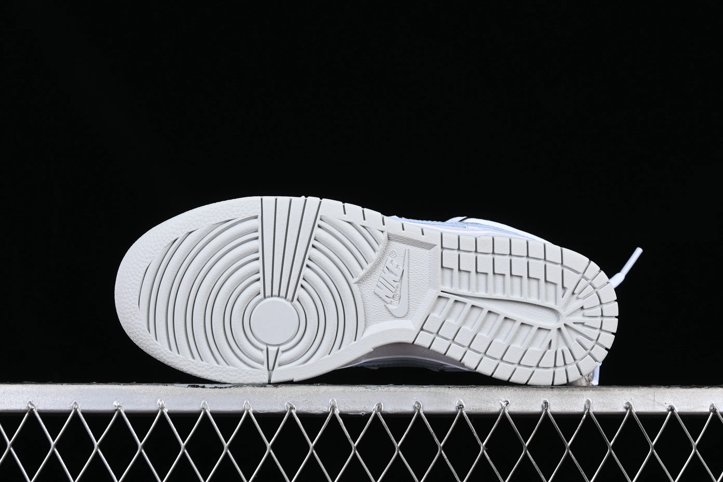 All categories Nk SB Dunk series Nk SB Dunk Low low-top sneakers Nk DunkLow bubble jellyfish summer clear and refreshing SB strap low-top casual sneakers DH9765-102